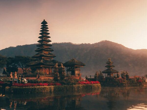 17 North Bali Instagram Tour: Scenic Highland, Lakes & Jungle Vistas