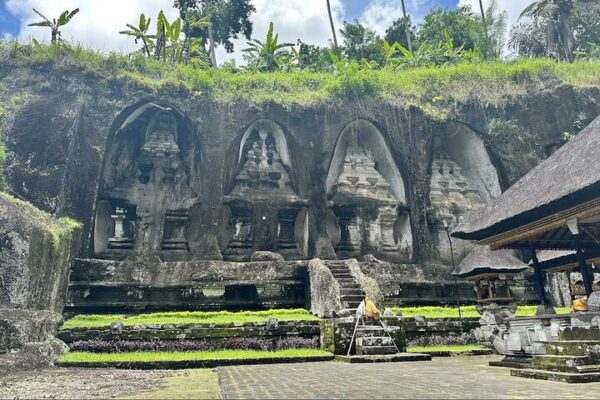 Ubud Day Trip: Floating Breakfast, Rice Terrace, Temple, & Spring