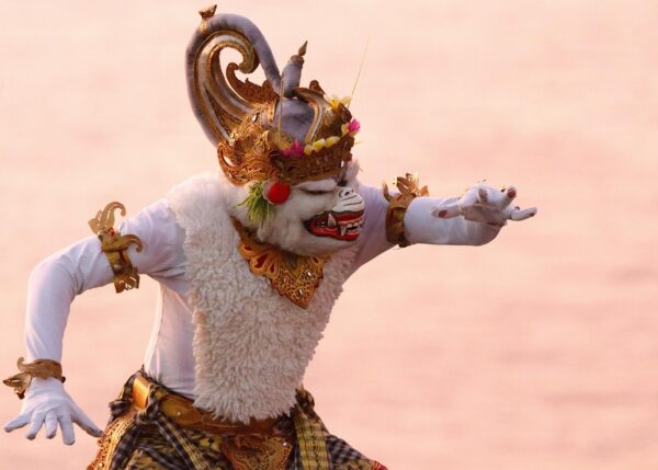 Uluwatu Cultural Tour: Ocean Cliff Temple & Kecak Fire Dance