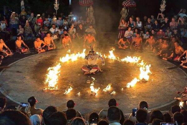 Uluwatu Cultural Tour: Ocean Cliff Temple & Kecak Fire Dance